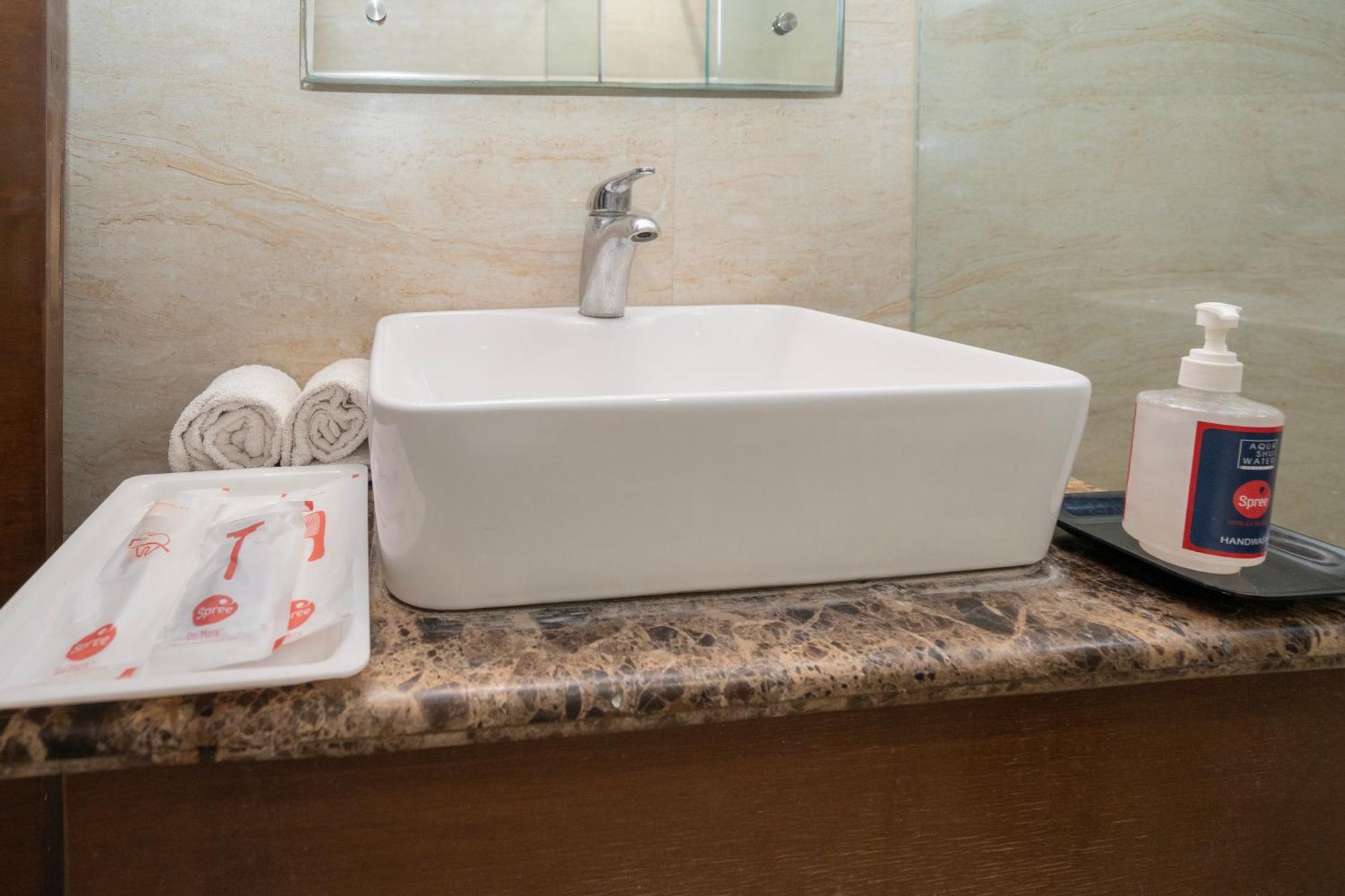 Spree Hotel Agra - Walking Distance To Tajmahal Bagian luar foto